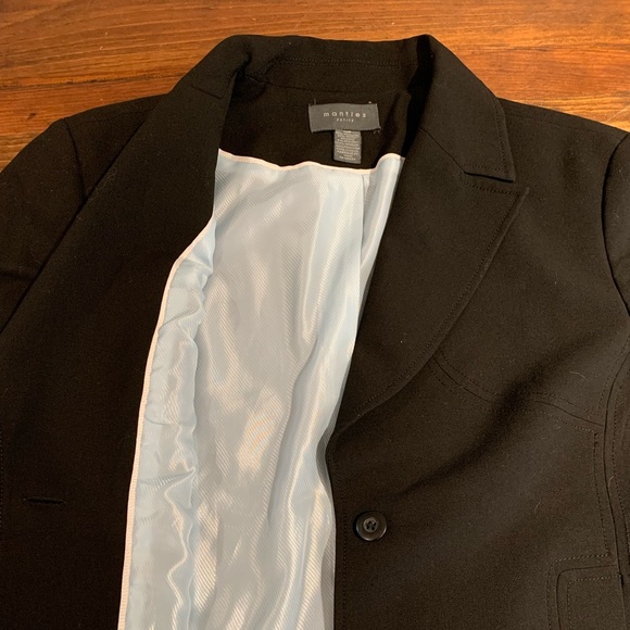 Mantles black 2 button lined blazer in excellent condition - Picture 5 of 6